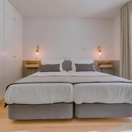 Flh Salitre Modern Garden Apartment
