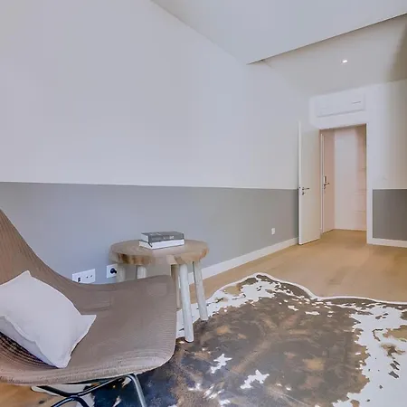 Flh Salitre Modern Garden Apartment *